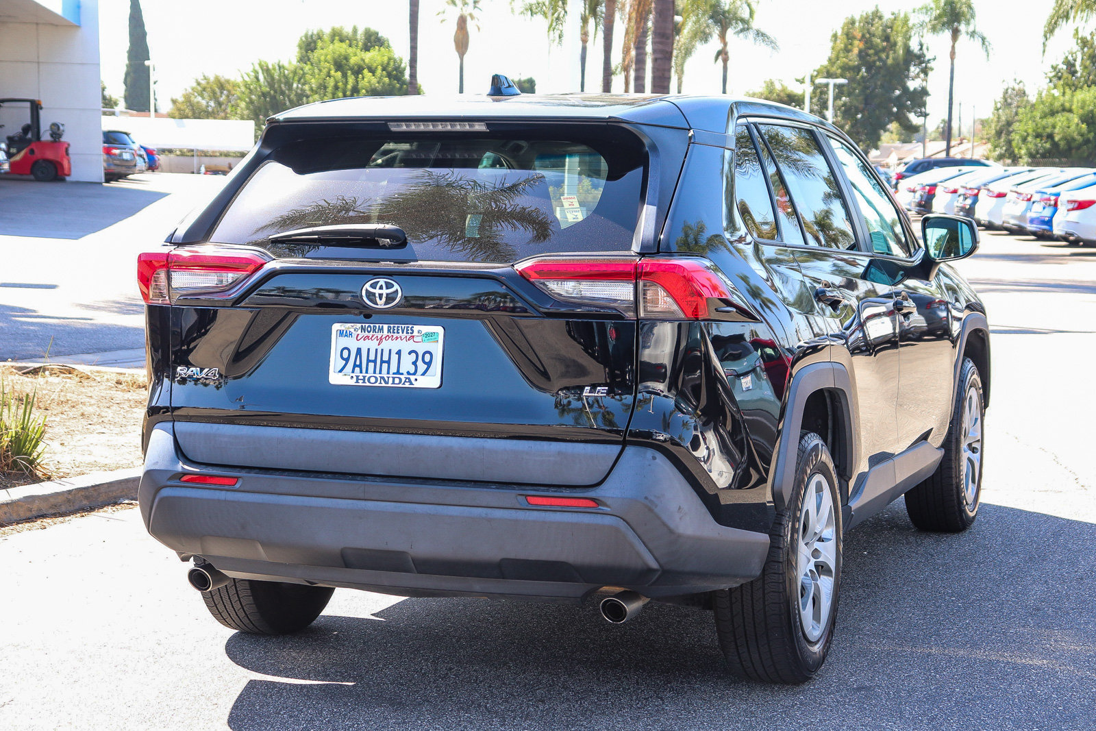 Used 2022 Toyota RAV4 LE FWD image 11