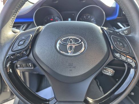 Used 2021 Toyota C-HR XLE image 17