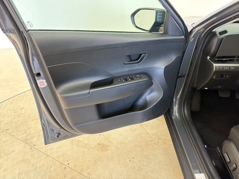 Used 2025 Hyundai Kona SEL image 13