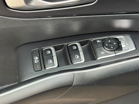 Used 2022 Kia Sorento S FWD image 13