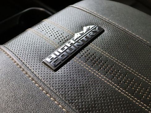 Used 2024 Chevrolet Silverado 2500 High Country w/ High Country Premium Package image 72