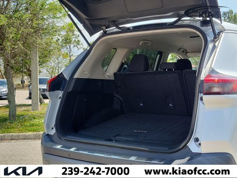 Used 2022 Nissan Rogue SV image 12