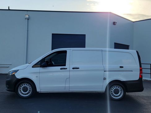 Used 2018 Mercedes-Benz Metris image 2