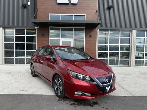 Used 2020 Nissan Leaf SV w/ Protection Package FWD image 2