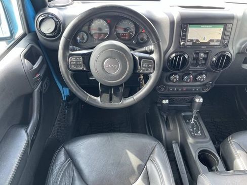 Used 2017 Jeep Wrangler Unlimited Sahara AWD/4WD image 13