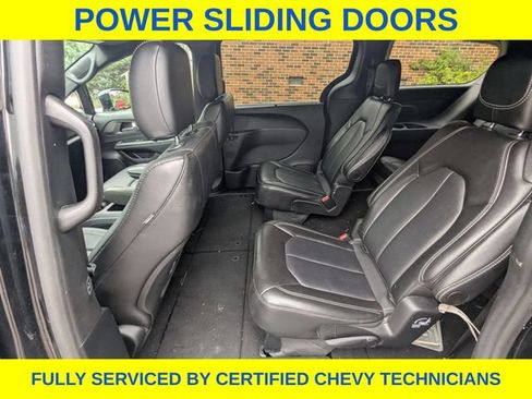 Used 2025 Chrysler Pacifica Select FWD image 15