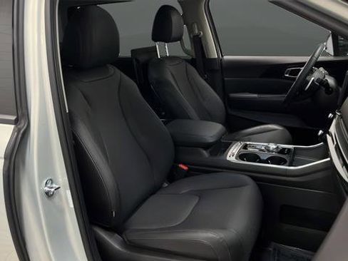 Certified 2025 Kia Carnival SX Prestige FWD image 25