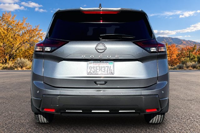 Used 2025 Nissan Rogue S FWD image 5