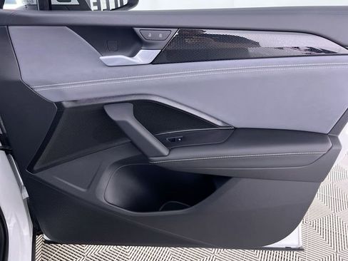 Used 2025 Volkswagen Tiguan SE image 31