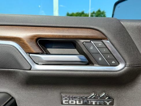 Certified 2024 Chevrolet Silverado 1500 High Country w/ Midnight Edition AWD/4WD image 17