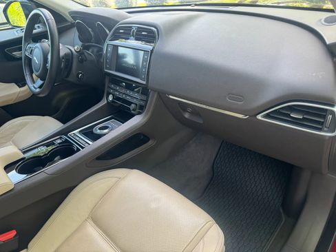 Used 2017 Jaguar F-PACE Prestige image 29