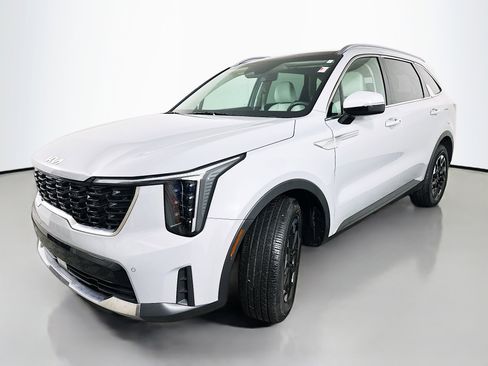 Certified 2025 Kia Sorento S w/ Panoramic Sunroof Package FWD image 3