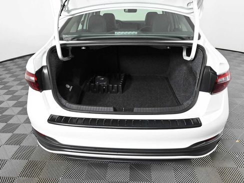 Certified 2023 Volkswagen Jetta SE w/ Panoramic Sunroof Package FWD image 8
