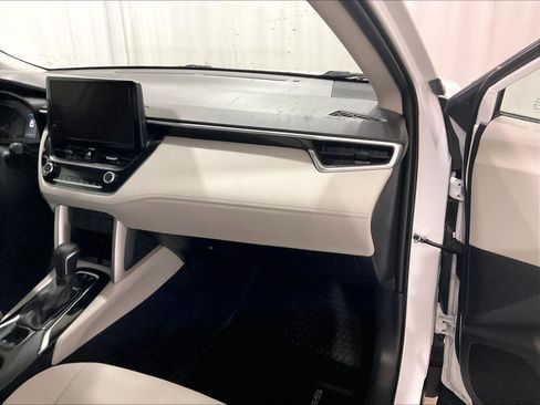 Used 2024 Toyota Corolla Cross LE image 13