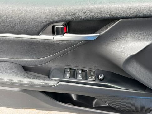 Used 2018 Toyota Camry XSE FWD image 13
