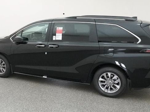New 2026 Toyota Sienna XLE FWD image 4