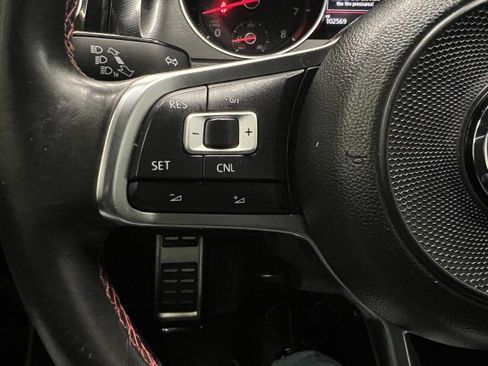 Used 2017 Volkswagen Golf S image 21