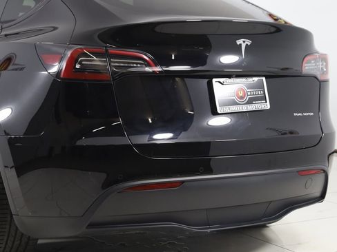 Used 2022 Tesla Model Y Long Range image 24