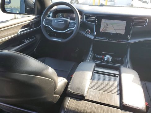 Used 2024 Jeep Wagoneer Series II w/ Flexible Seating Group RWD image 11