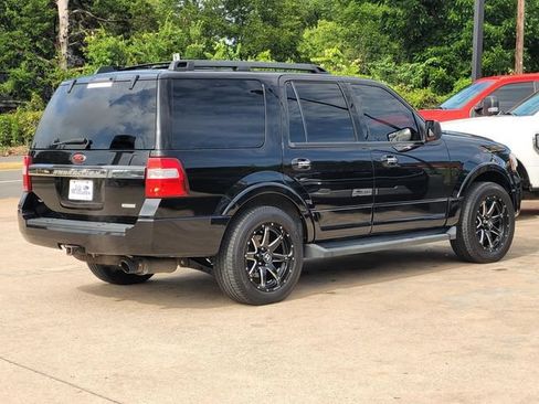 Used 2017 Ford Expedition XLT w/ Equipment Group 202A RWD image 4
