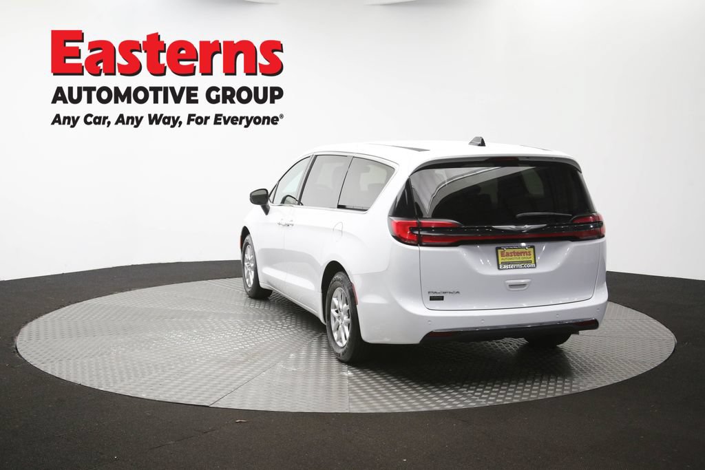 Used 2023 Chrysler Pacifica Touring-L FWD image 68