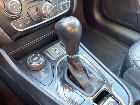 Used 2023 Jeep Cherokee Altitude Lux image 29