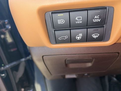 Used 2021 Toyota Highlander Platinum image 13