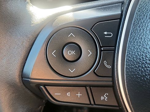 Used 2025 Toyota Corolla Cross LE image 21