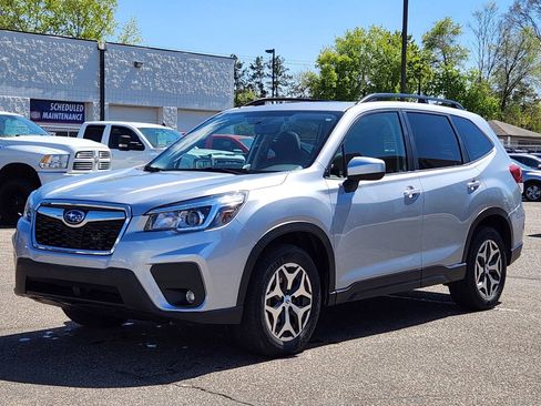 Used 2020 Subaru Forester Premium AWD/4WD image 6
