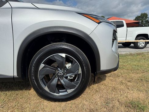 Used 2025 Nissan Rogue SV AWD/4WD image 7