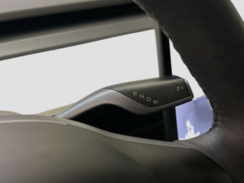 Used 2022 Tesla Model Y Long Range AWD/4WD image 25