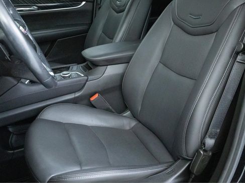 Used 2023 Cadillac XT6 Premium Luxury w/ Technology Package FWD image 12