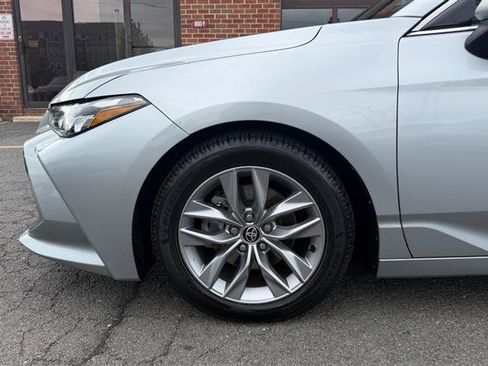 Used 2022 Toyota Avalon XLE w/ Moonroof Package FWD image 5