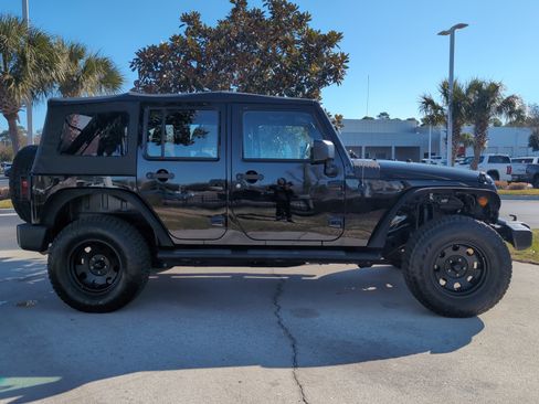 Used 2017 Jeep Wrangler Unlimited Sport w/ Mopar Black Appearance Group image 11