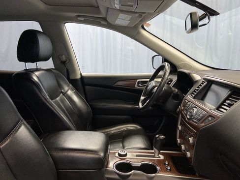 Used 2017 Nissan Pathfinder Platinum w/ Midnight Edition Package image 42