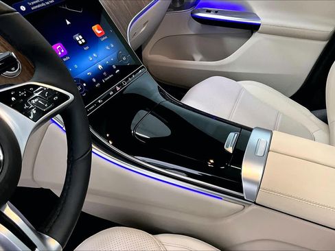 Used 2025 Mercedes-Benz GLC 300 4MATIC image 17