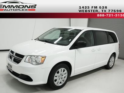 Used 2018 Dodge Grand Caravan SE w/ UConnect Hands-Free Group
