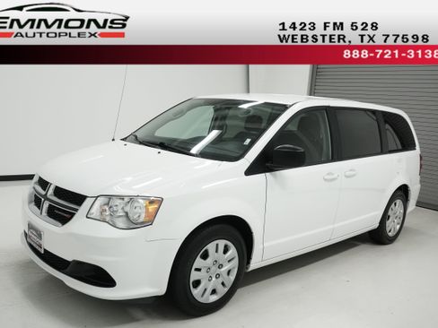 Used 2018 Dodge Grand Caravan SE w/ UConnect Hands-Free Group image 1