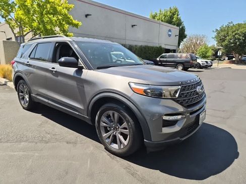 Used 2023 Ford Explorer XLT w/ Equipment Group 202A RWD image 6