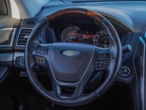 Used 2016 Ford Explorer Platinum image 25