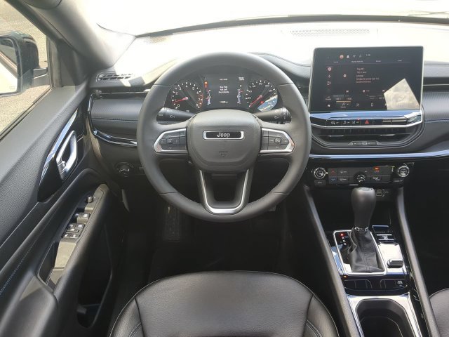 Used 2025 Jeep Compass Latitude w/ Altitude Special Edition AWD/4WD image 18