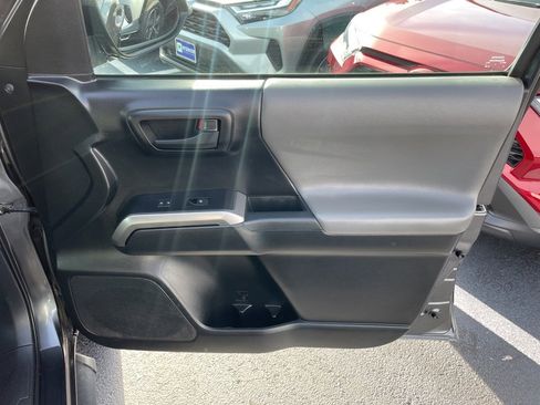 Certified 2022 Toyota Tacoma SR5 image 9