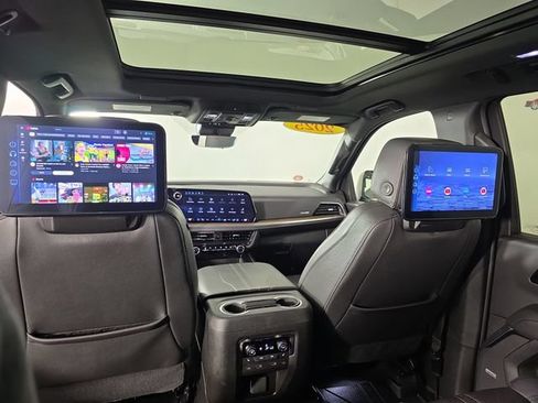 Used 2025 Chevrolet Suburban High Country AWD/4WD image 27