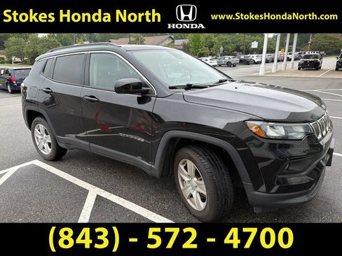Used 2022 Jeep Compass Latitude w/ Sun and Sound Group AWD/4WD image 3