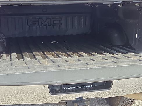 Used 2016 GMC Sierra 2500 SLT w/ Duramax Plus Package image 9