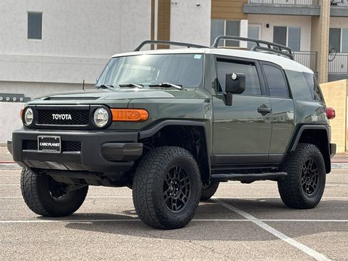 Used 2013 Toyota FJ Cruiser 4WD image 9