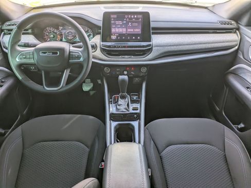 Used 2025 Jeep Compass Sport w/ Mopar Graphics Package image 14