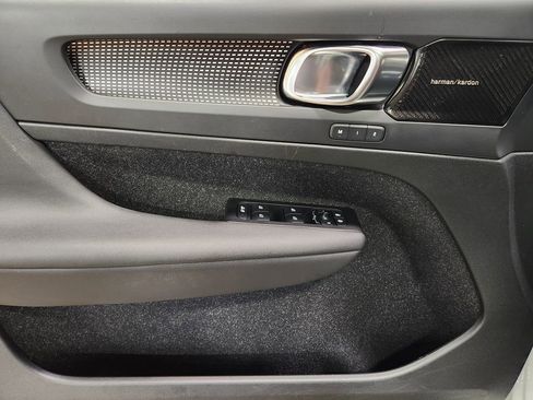 Used 2021 Volvo XC40 T4 R-Design w/ Advanced Package image 42