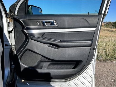 Used 2016 Ford Explorer XLT w/ Equipment Group 202A AWD/4WD image 29
