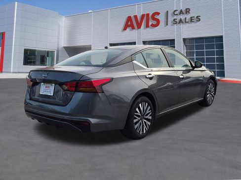 Used 2025 Nissan Altima 2.5 SV FWD image 6